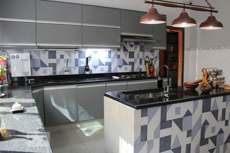 Casa para alugar com 800m², 5 quartos e 5 vagasCozinha