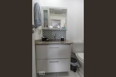 Banheiro de kitnet/studio para alugar com 1 quarto, 34m² em Jardim Aeroporto, São Paulo