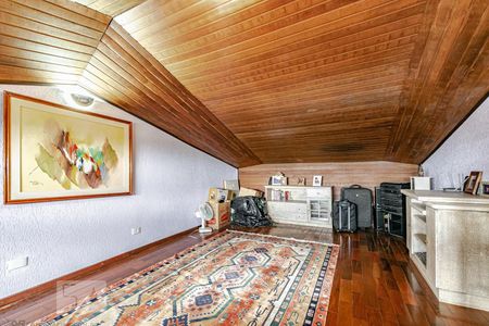 Casa para alugar com 330m², 4 quartos e 4 vagasÁtico