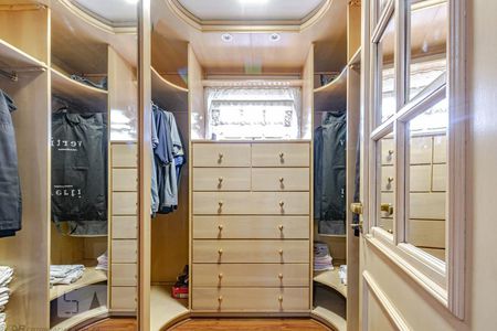 Casa para alugar com 330m², 4 quartos e 4 vagas1º Dormitório suíte master