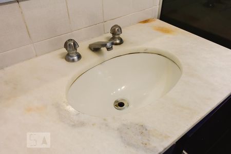 Apartamento à venda com 230m², 4 quartos e 3 vagasBanheiro da Suíte 1 Pia