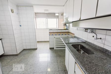 Apartamento à venda com 230m², 4 quartos e 3 vagasCozinha