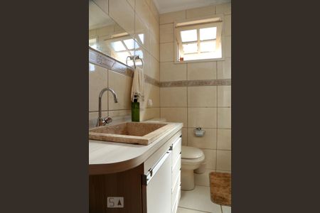 Casa à venda com 190m², 3 quartos e 2 vagasBanheiro