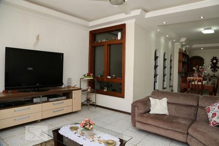 Casa à venda com 190m², 3 quartos e 2 vagasSala