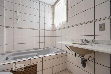 Apartamento à venda com 107m², 2 quartos e 1 vaga Apartamento à venda com 107m², 2 quartos e 1 vagaBanheiro da Suíte