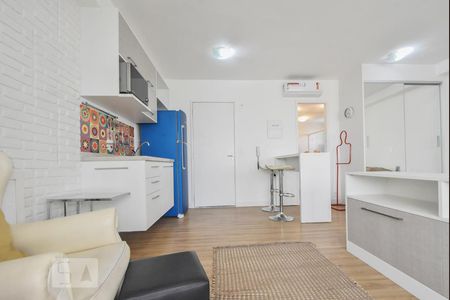 Sala de kitnet/studio para alugar com 1 quarto, 42m² em Jardim Novo Santo Amaro, São Paulo