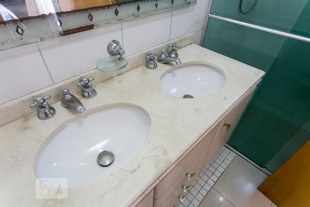 Apartamento à venda com 105m², 3 quartos e 2 vagasBanheiro da Suíte