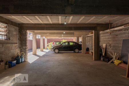 Casa à venda com 596m², 5 quartos e 8 vagas Casa à venda com 596m², 5 quartos e 8 vagasPorão Garagem