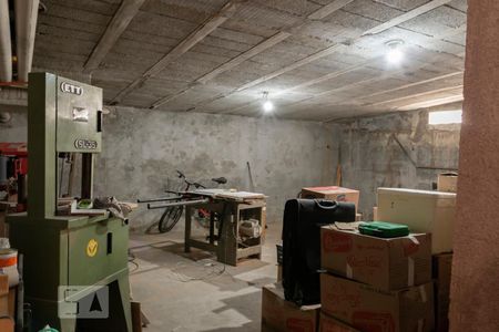 Casa à venda com 596m², 5 quartos e 8 vagas Casa à venda com 596m², 5 quartos e 8 vagasPorão