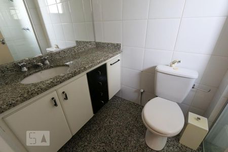 Apartamento para alugar com 116m², 2 quartos e 2 vagas Apartamento para alugar com 116m², 2 quartos e 2 vagasBanheiro da suíte