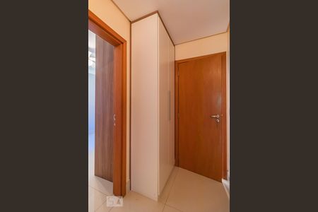 Apartamento para alugar com 123m², 3 quartos e 2 vagas Apartamento para alugar com 123m², 3 quartos e 2 vagasRoupeiro no Corredor