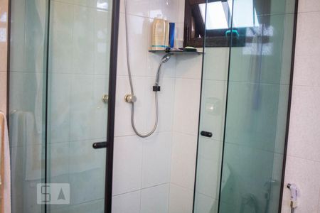 Casa à venda com 677m², 5 quartos e 8 vagasBanheiro da Suíte 1