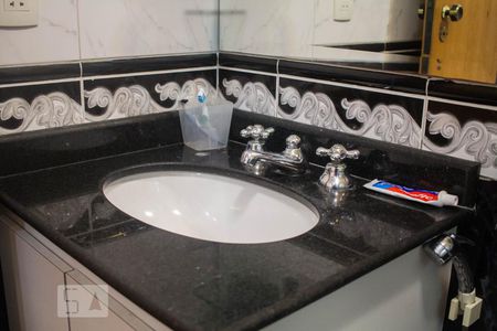 Casa à venda com 677m², 5 quartos e 8 vagasBanheiro da Suíte 3