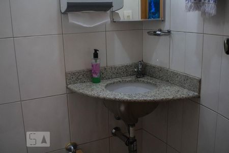 Casa à venda com 677m², 5 quartos e 8 vagasBanheiro 1