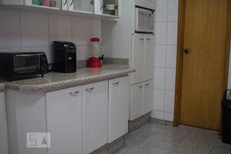 Casa à venda com 677m², 5 quartos e 8 vagasCozinha