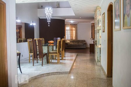 Casa à venda com 677m², 5 quartos e 8 vagasSala de Jantar