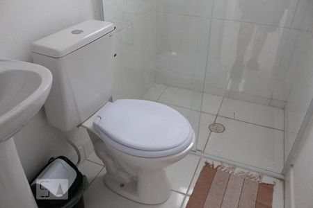 Banheiro de kitnet/studio para alugar com 1 quarto, 30m² em Conjunto Residencial Butantã, São Paulo