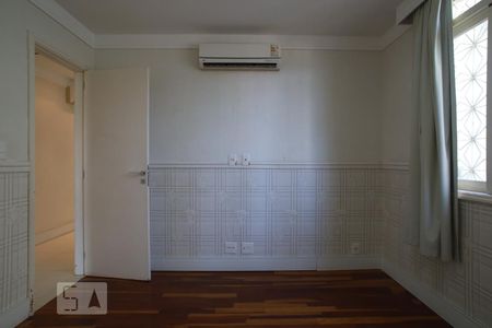 Casa à venda com 565m², 4 quartos e 3 vagasQuarto 2