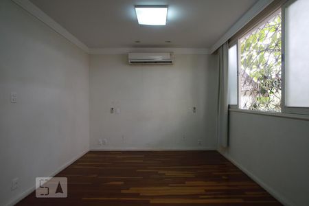 Casa à venda com 565m², 4 quartos e 3 vagasQuarto Suíte