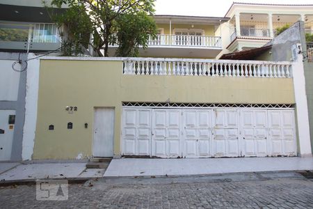 Casa à venda com 565m², 4 quartos e 3 vagasFachada