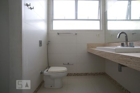 Casa à venda com 565m², 4 quartos e 3 vagasBanheiro Suíte