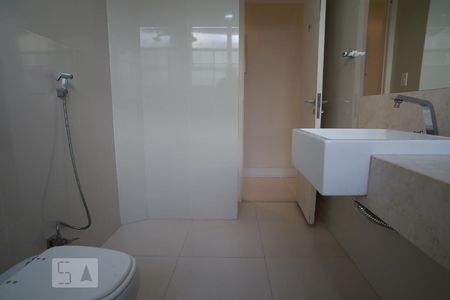 Casa à venda com 565m², 4 quartos e 3 vagasBanheiro Social