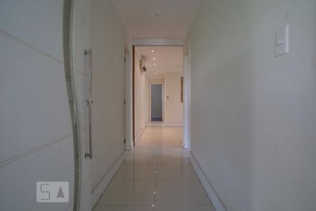 Casa à venda com 565m², 4 quartos e 3 vagasCorredor