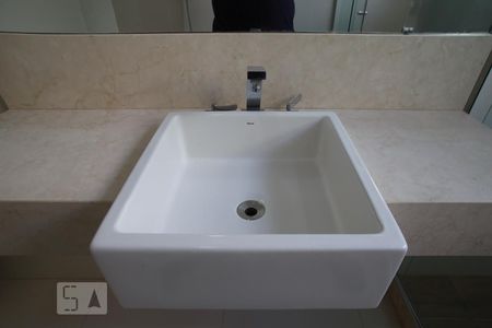 Casa à venda com 565m², 4 quartos e 3 vagasBanheiro Social