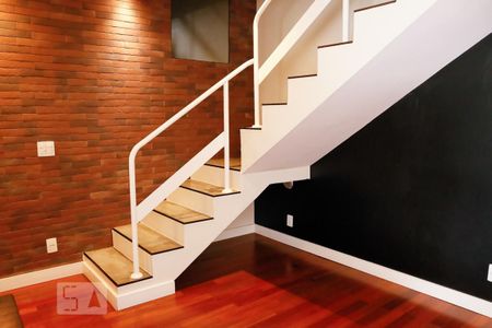 Escada de casa de condomínio à venda com 3 quartos, 87m² em Jardim Umuarama, São Paulo