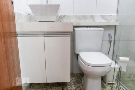 Banheiro de kitnet/studio para alugar com 1 quarto, 50m² em Jaraguá, Belo Horizonte