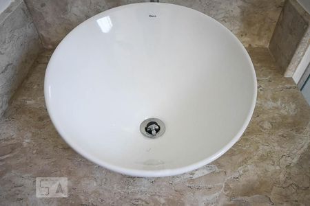 Apartamento à venda com 68m², 2 quartos e 1 vaga Apartamento à venda com 68m², 2 quartos e 1 vagaPia do banheiro da suíte