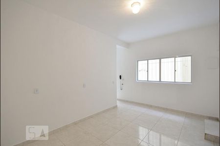 Sala de kitnet/studio para alugar com 1 quarto, 55m² em Vila Firmiano Pinto, São Paulo