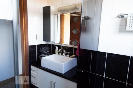 Casa à venda com 247m², 3 quartos e 6 vagas Casa à venda com 247m², 3 quartos e 6 vagasBanheiro da Suíte