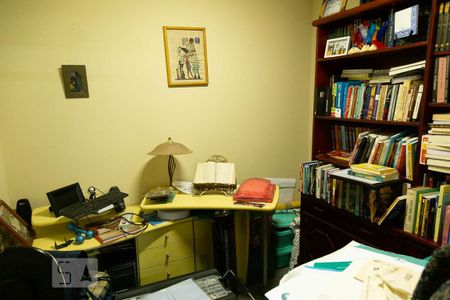 Casa à venda com 247m², 3 quartos e 6 vagas Casa à venda com 247m², 3 quartos e 6 vagasQuarto de Serviço