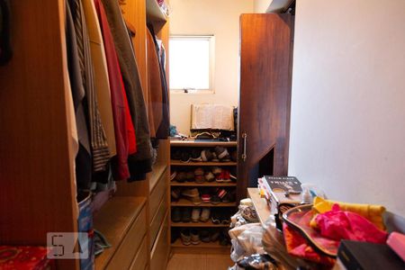 Casa à venda com 247m², 3 quartos e 6 vagas Casa à venda com 247m², 3 quartos e 6 vagasCloset da suíte