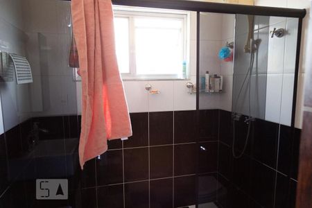 Casa à venda com 247m², 3 quartos e 6 vagas Casa à venda com 247m², 3 quartos e 6 vagasBanheiro da Suíte