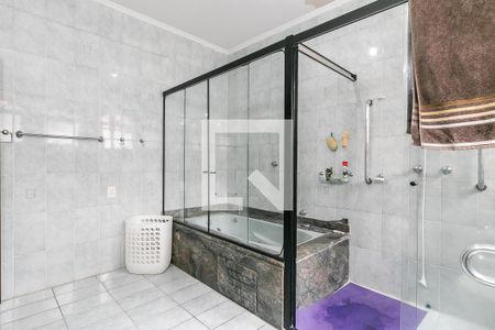 Casa à venda com 600m², 8 quartos e 6 vagasBanheiro da Suíte 4