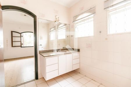 Casa à venda com 600m², 8 quartos e 6 vagasBanheiro da Suíte 3