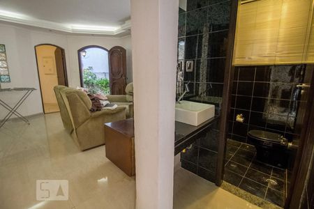 Lavabo de casa para alugar com 7 quartos, 600m² em Chácara Seis de Outubro, São Paulo