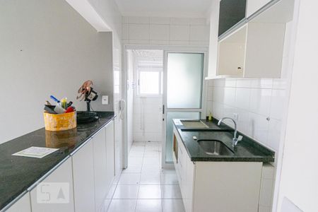 Cozinha de apartamento para alugar com 3 quartos, 76m² em Vila Carrão, São Paulo