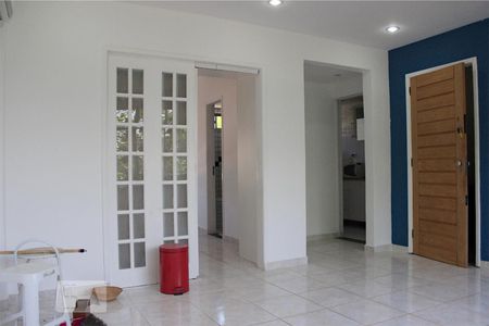 Sala de apartamento para alugar com 1 quarto, 44m² em Barra da Tijuca, Rio de Janeiro