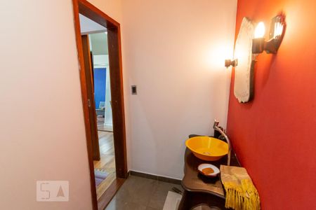 Casa para alugar com 300m², 4 quartos e 1 vaga Casa para alugar com 300m², 4 quartos e 1 vagaBanheiro Social