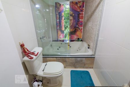 Casa para alugar com 300m², 4 quartos e 1 vaga Casa para alugar com 300m², 4 quartos e 1 vagaBanheiro da Suíte 2