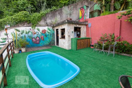 Casa para alugar com 300m², 4 quartos e 1 vaga Casa para alugar com 300m², 4 quartos e 1 vagaPiscina