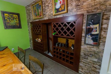 Casa para alugar com 300m², 4 quartos e 1 vaga Casa para alugar com 300m², 4 quartos e 1 vagaAdega