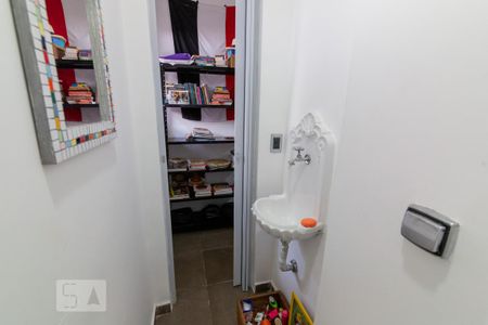 Casa para alugar com 300m², 4 quartos e 1 vaga Casa para alugar com 300m², 4 quartos e 1 vagaBanheiro da Suíte 1