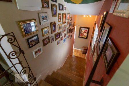 Escada de casa para alugar com 4 quartos, 300m² em Grajaú, Rio de Janeiro