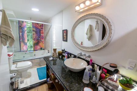 Casa para alugar com 300m², 4 quartos e 1 vaga Casa para alugar com 300m², 4 quartos e 1 vagaBanheiro da Suíte 2