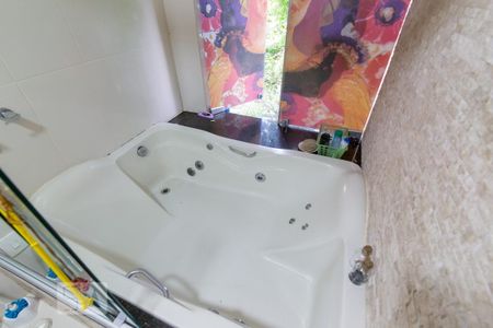 Casa para alugar com 300m², 4 quartos e 1 vaga Casa para alugar com 300m², 4 quartos e 1 vagaBanheiro da Suíte 2