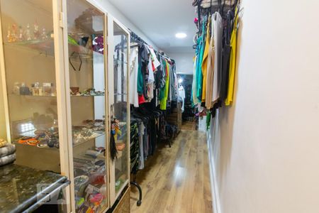 Casa para alugar com 300m², 4 quartos e 1 vaga Casa para alugar com 300m², 4 quartos e 1 vagaCloset do quarto